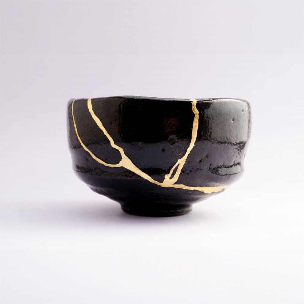 Scopri il kintsugi, l'antica arte giapponese di riparare con l'oro. Una filosofia che celebra le imperfezioni, trasformando oggetti rotti in opere uniche e insegnandoci la bellezza della resilienza e della rinascita.